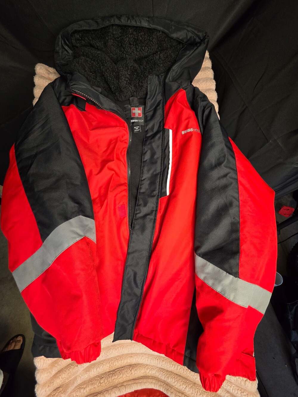 Swiss Tech Big Boys Heavyweight Winter Ski Jacket Red Black Size XXL (18)